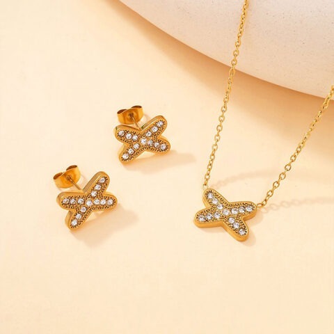 Set dorado gargantilla y aretes con pedrería blanca