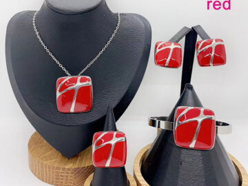 Set plateado diseño cuadrado rojo