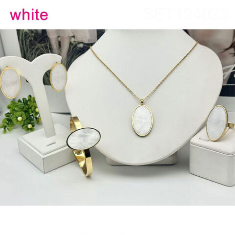 Set dorado 4 piezas dije ovalado blanco