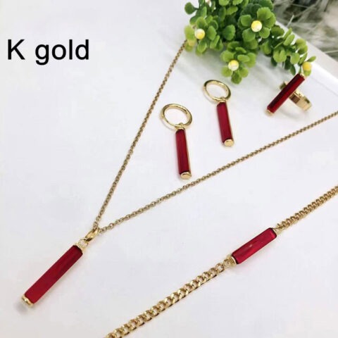 Set dorado 4 piezas piedra roja alargada