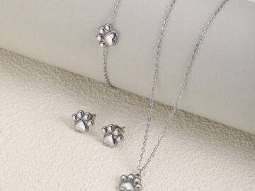 Set plateado Collar, pulsera y aretitos huellita