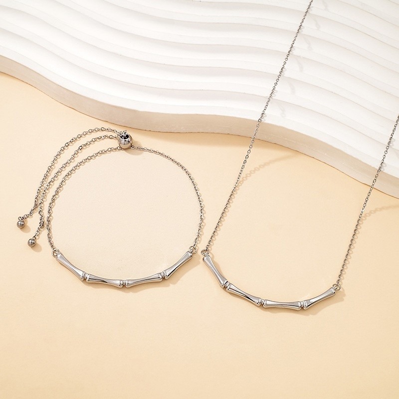 Set Plateado Collar y Pulsera diseño al frente
