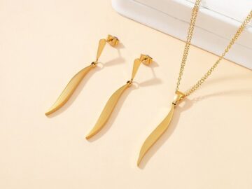 Set dorado Collar y aretes colgantes