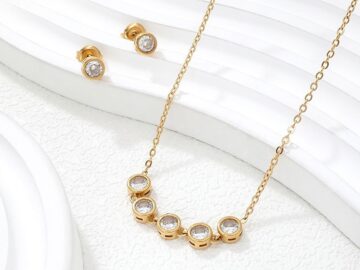 Set dorado Collar dijes piedra blanca
