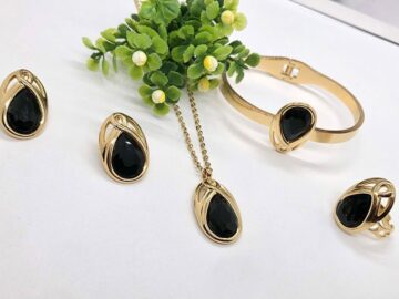 Set dorado 4 piezas piedra gota negra