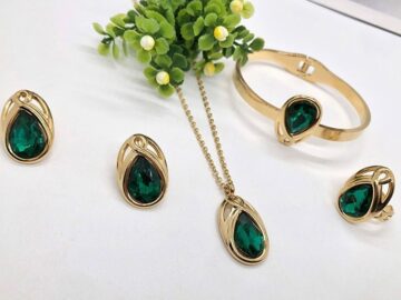 Set dorado 4 piezas piedra gota verde