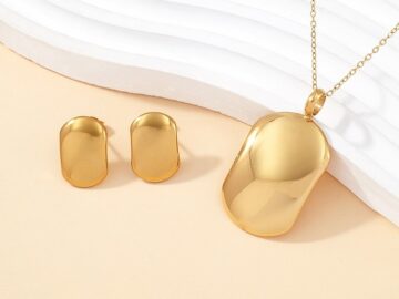 Set dorado dije 2.2cm y aretes 1.8cm