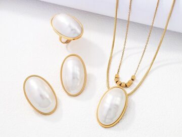 Set dorado Collar, aretes y anillo perla ovalada Talla 7