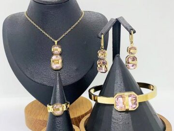 Set dorado 4 piezas piedra rosa