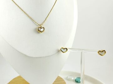 Set dorado collar  corto dije y aretes corazón 9mm