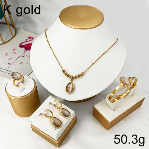 Set dorado 4 piezas piedra ivory