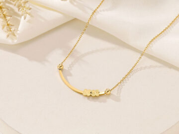 Collar dorado plaquita con alhambras