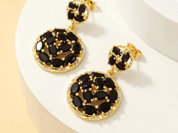 Aretes laminado dorado pedrería negra 3.7cm